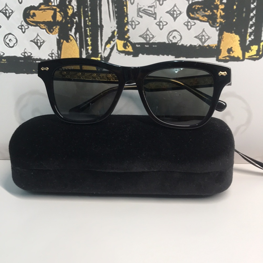 New Authentic Black Sunglasses with Gold Accents GG0910S 001 - Picture 5 of 12